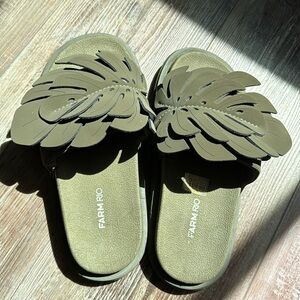 Farm Rio Monstera Leaf Slide